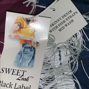 😍Blue denim jeans with white frills 😍